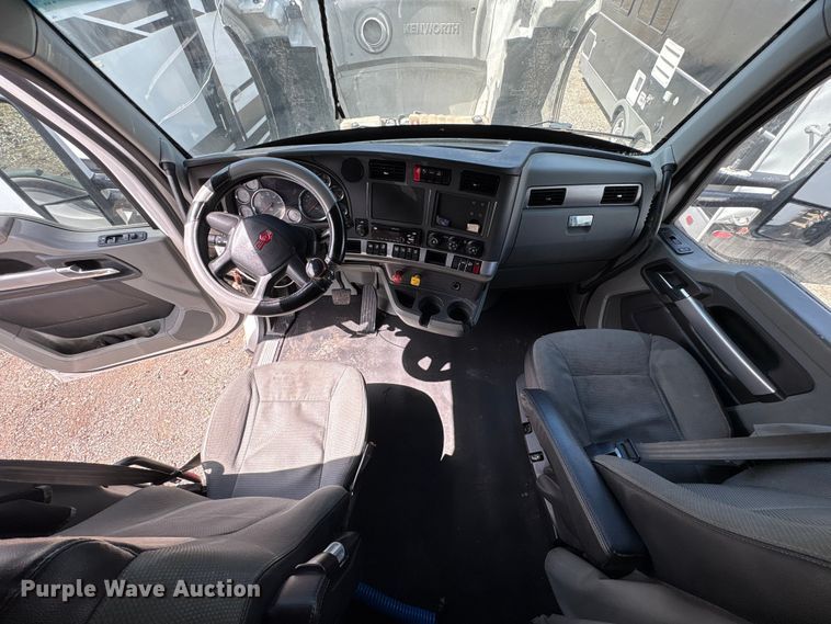image for item YA2207 2020 Kenworth T680 semi truck