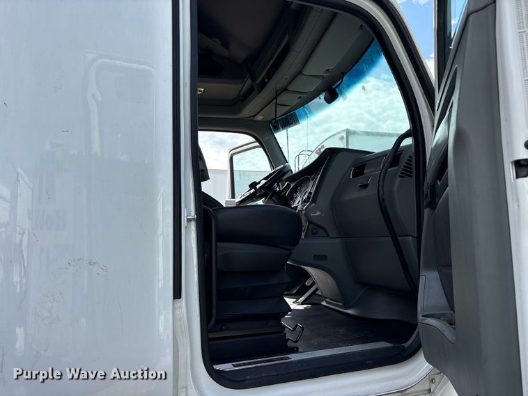 image for item YA2207 2020 Kenworth T680 semi truck