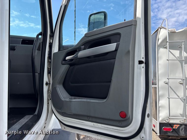 image for item YA2207 2020 Kenworth T680 semi truck