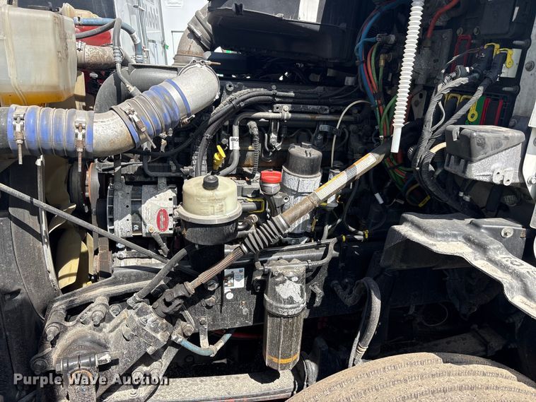image for item YA2207 2020 Kenworth T680 semi truck