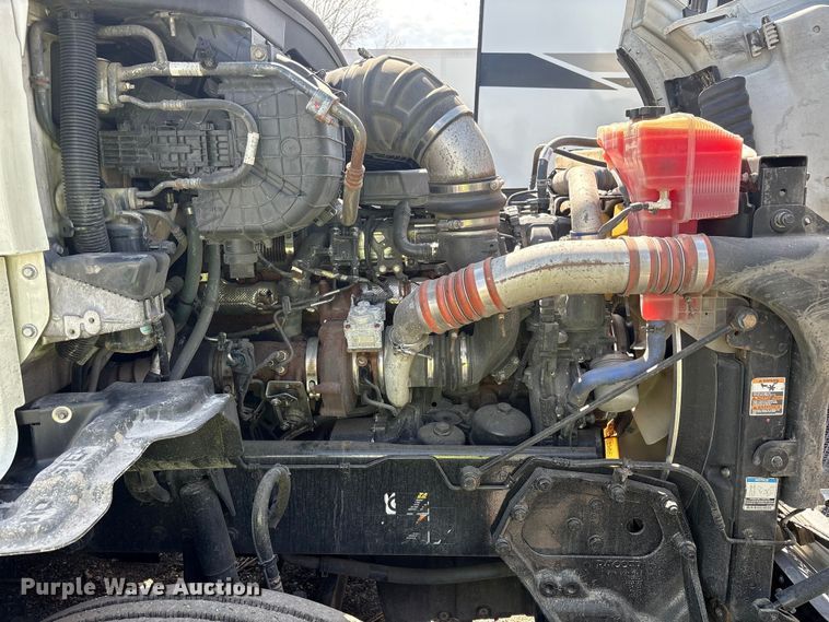 image for item YA2207 2020 Kenworth T680 semi truck