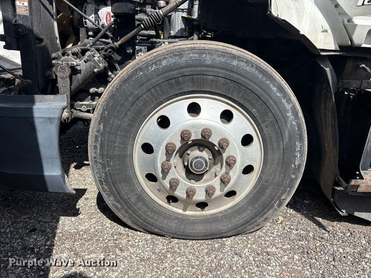 image for item YA2207 2020 Kenworth T680 semi truck