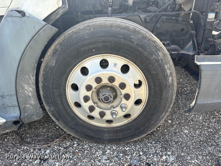 image for item YA2207 2020 Kenworth T680 semi truck