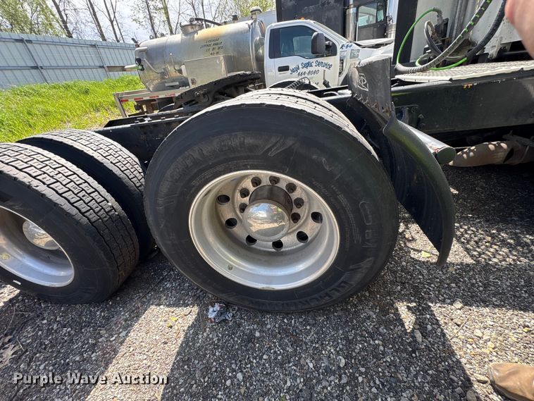 image for item YA2207 2020 Kenworth T680 semi truck
