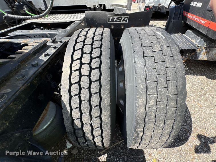 image for item YA2207 2020 Kenworth T680 semi truck