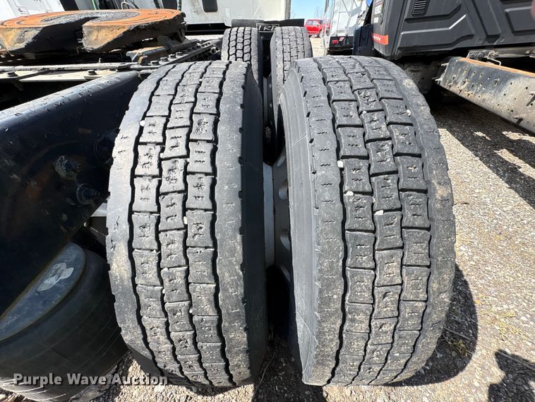 image for item YA2207 2020 Kenworth T680 semi truck