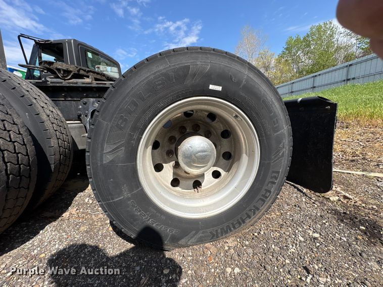 image for item YA2207 2020 Kenworth T680 semi truck