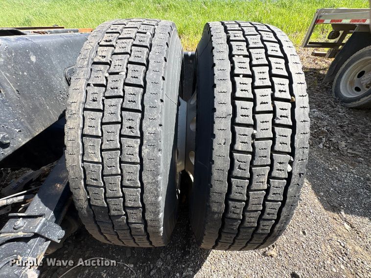 image for item YA2207 2020 Kenworth T680 semi truck