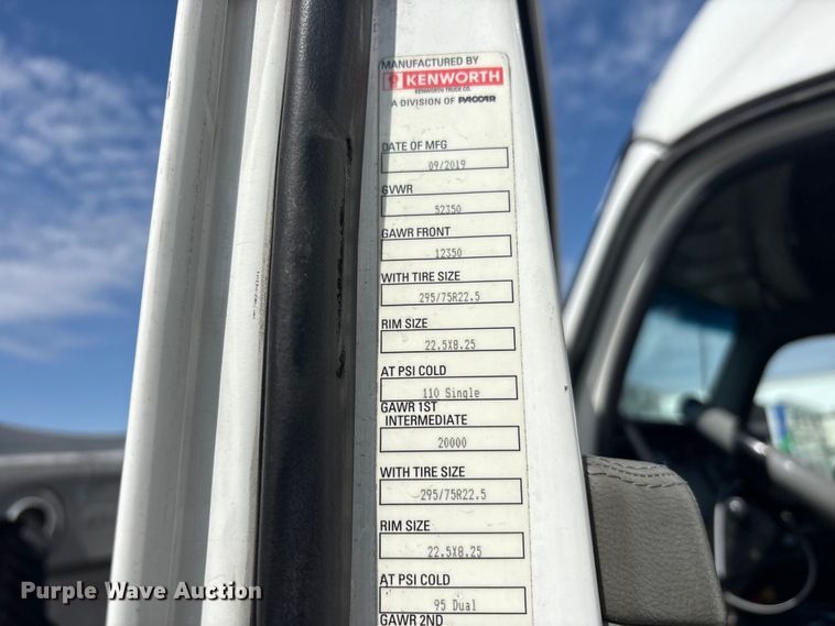 image for item YA2207 2020 Kenworth T680 semi truck