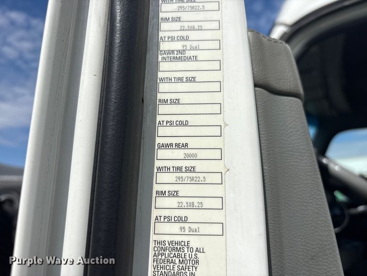 image for item YA2207 2020 Kenworth T680 semi truck