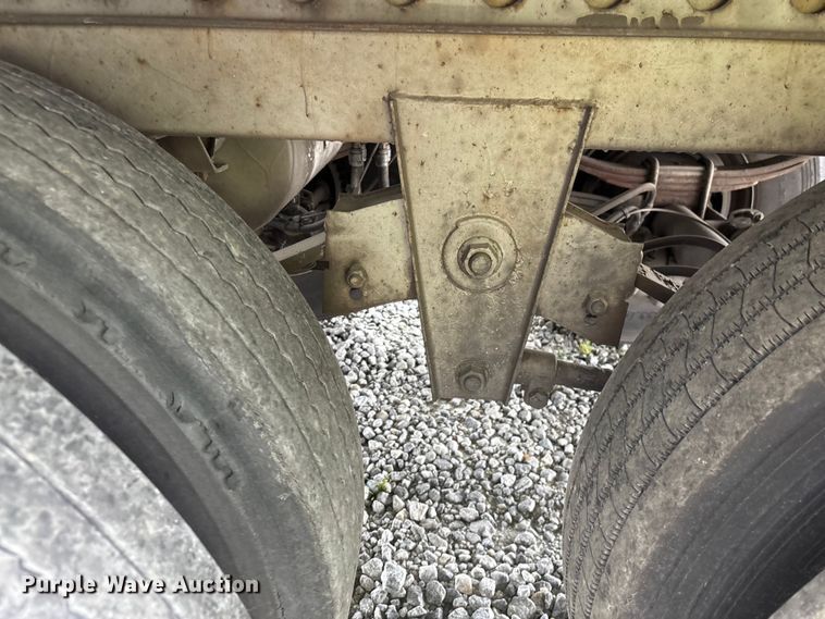 image for item YA2437 2014 Wabash DVHDHFC dry van trailer