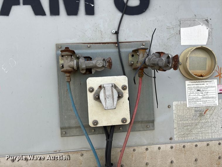 image for item YA2437 2014 Wabash DVHDHFC dry van trailer
