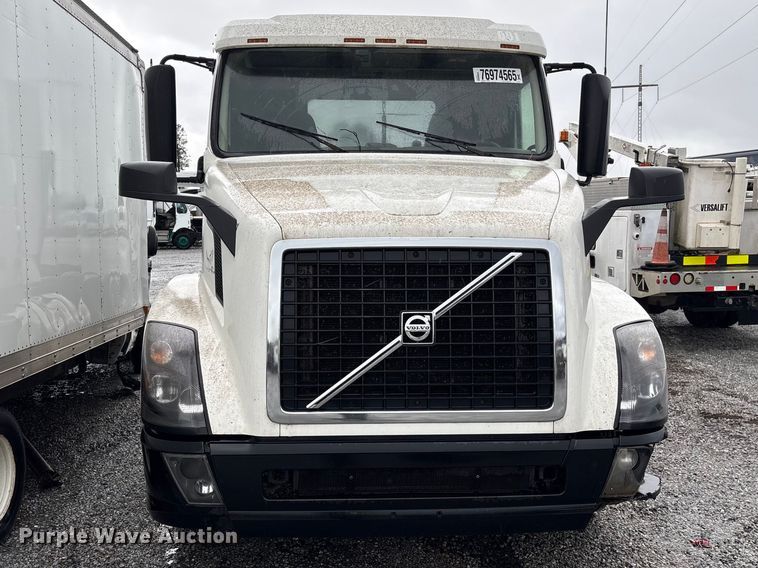 image for item YA2441 2017 Volvo VNL semi truck