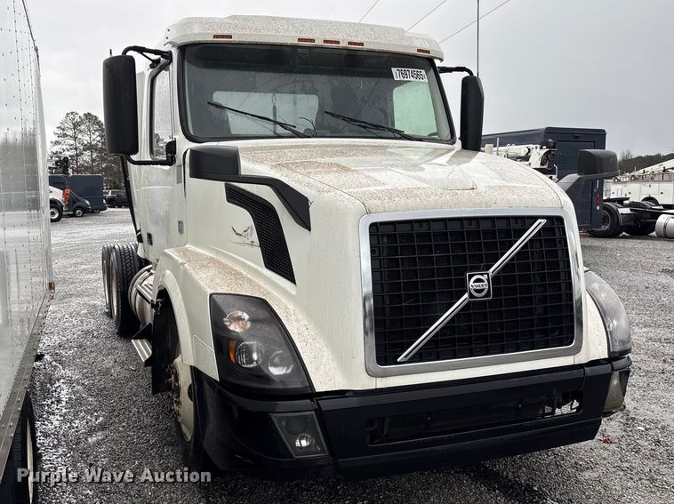 image for item YA2441 2017 Volvo VNL semi truck