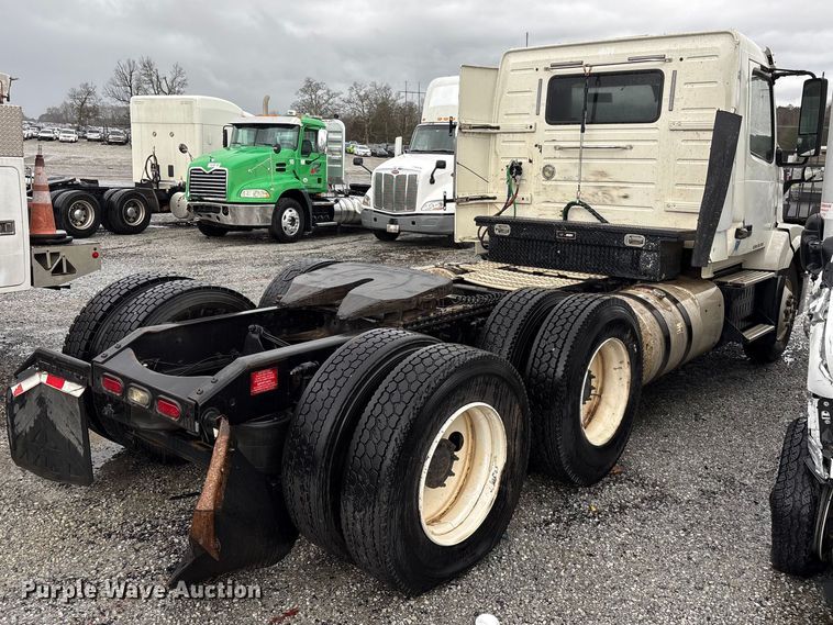 image for item YA2441 2017 Volvo VNL semi truck