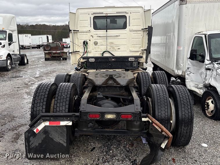 image for item YA2441 2017 Volvo VNL semi truck