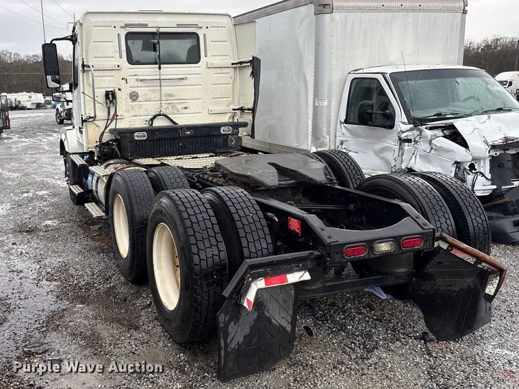 image for item YA2441 2017 Volvo VNL semi truck