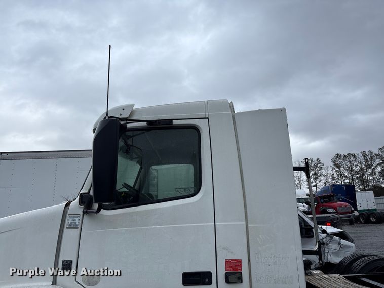 image for item YA2441 2017 Volvo VNL semi truck