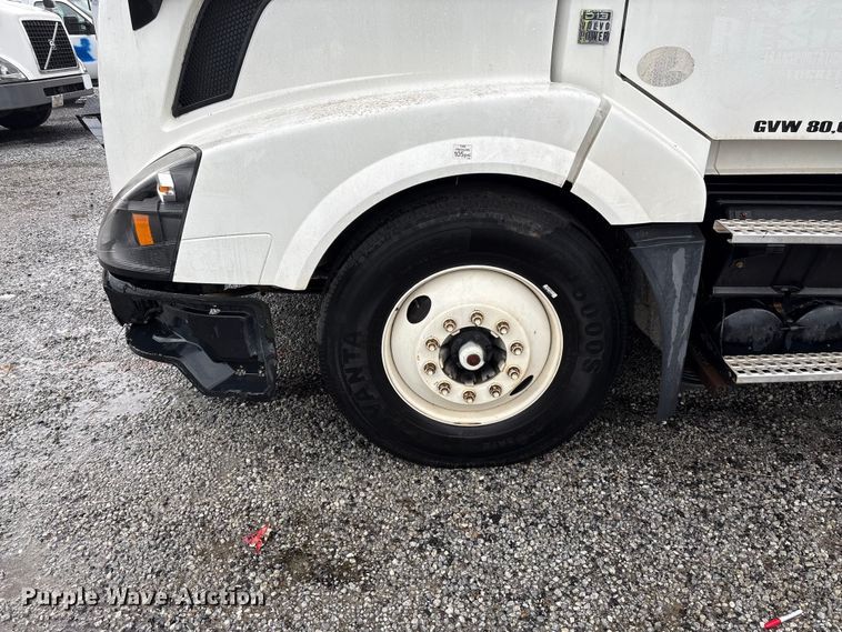 image for item YA2441 2017 Volvo VNL semi truck