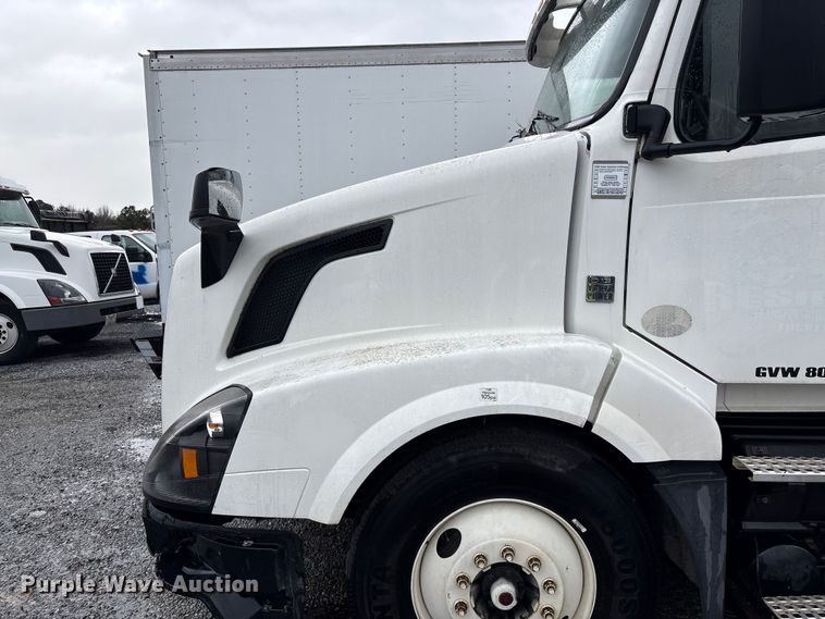 image for item YA2441 2017 Volvo VNL semi truck