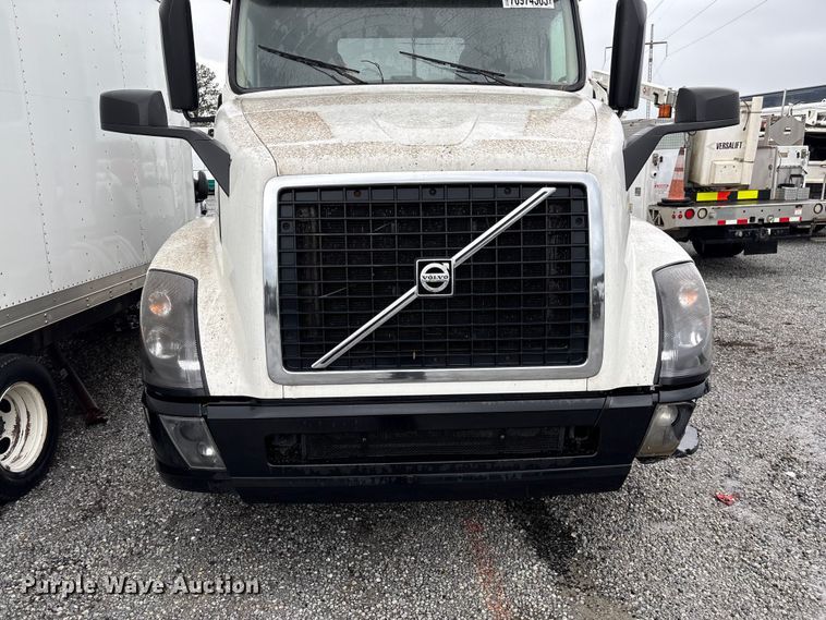 image for item YA2441 2017 Volvo VNL semi truck