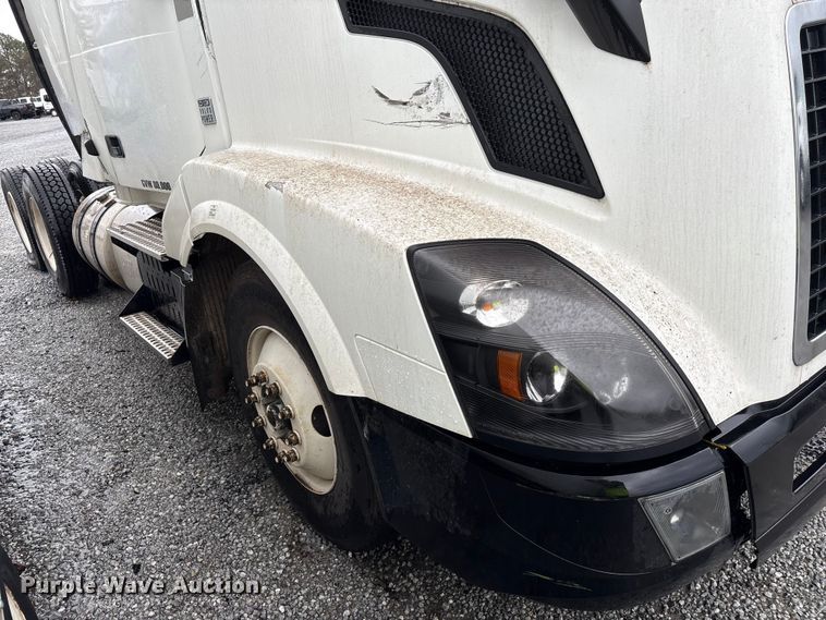 image for item YA2441 2017 Volvo VNL semi truck