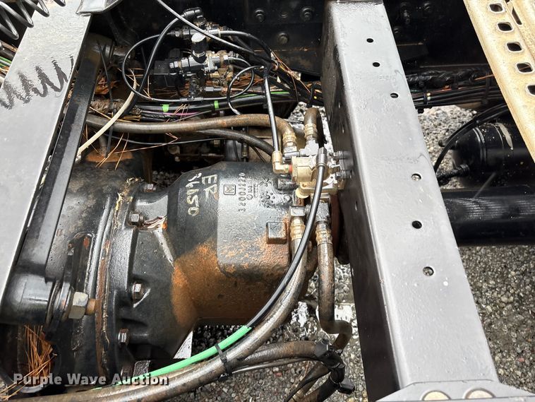 image for item YA2441 2017 Volvo VNL semi truck