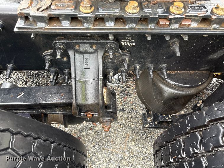 image for item YA2441 2017 Volvo VNL semi truck