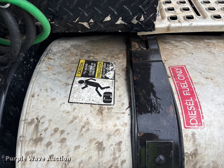 image for item YA2441 2017 Volvo VNL semi truck