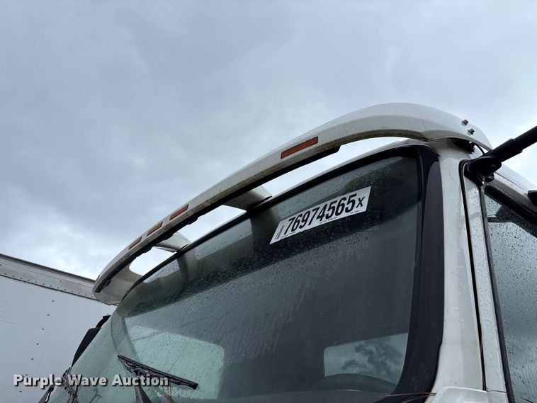 image for item YA2441 2017 Volvo VNL semi truck