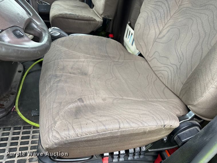 image for item YA2441 2017 Volvo VNL semi truck