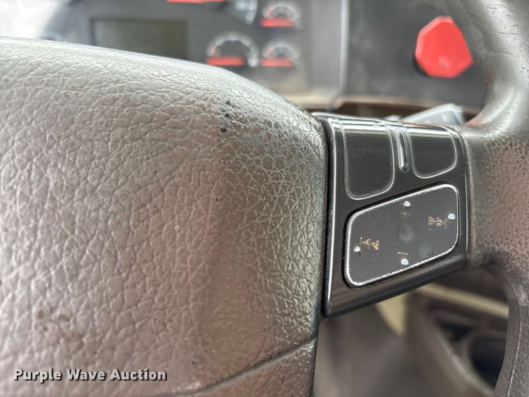 image for item YA2441 2017 Volvo VNL semi truck