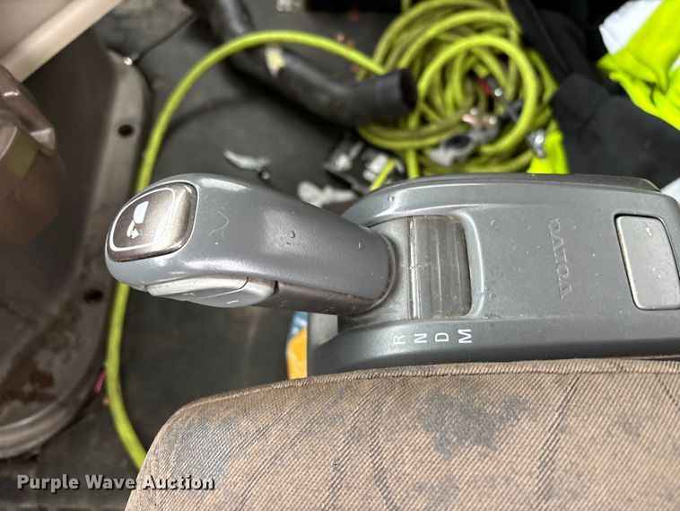 image for item YA2441 2017 Volvo VNL semi truck