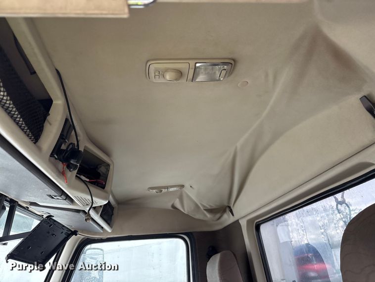 image for item YA2441 2017 Volvo VNL semi truck