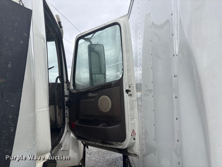image for item YA2441 2017 Volvo VNL semi truck