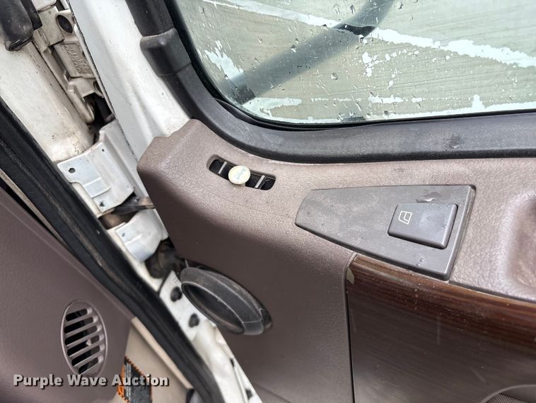 image for item YA2441 2017 Volvo VNL semi truck