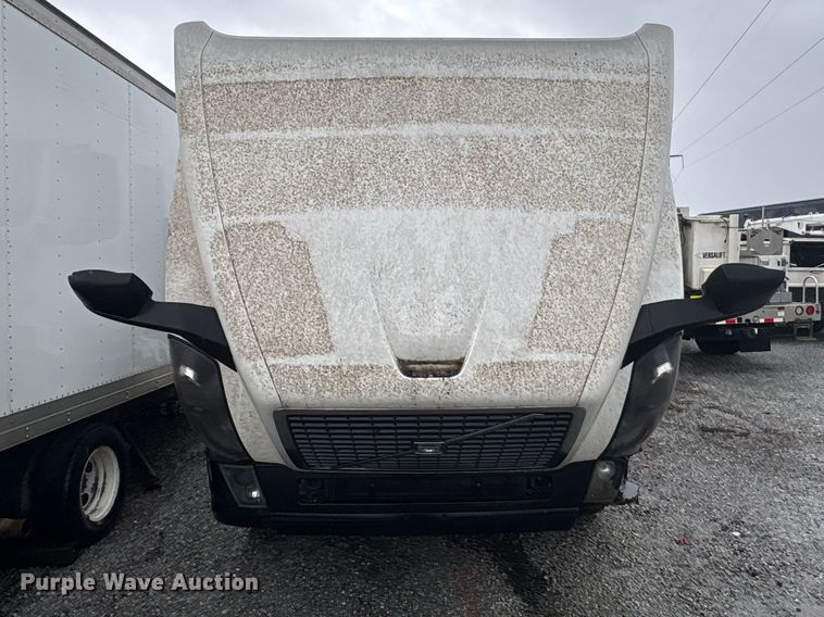 image for item YA2441 2017 Volvo VNL semi truck