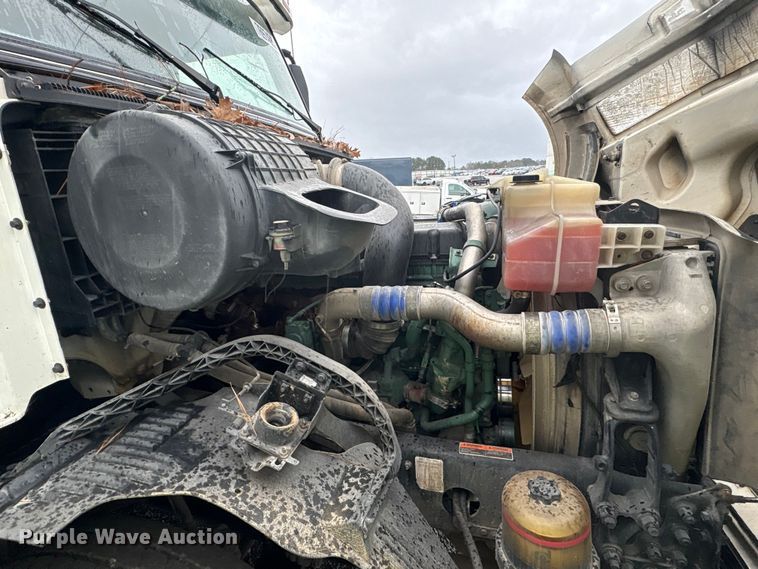 image for item YA2441 2017 Volvo VNL semi truck