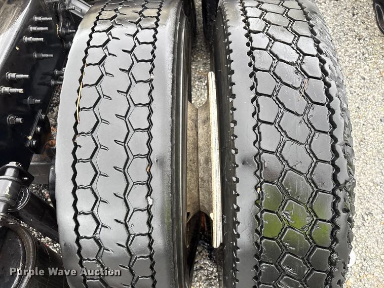 image for item YA2441 2017 Volvo VNL semi truck