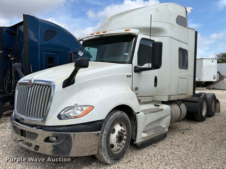 image for item YA2683 2019 International LT625 semi truck
