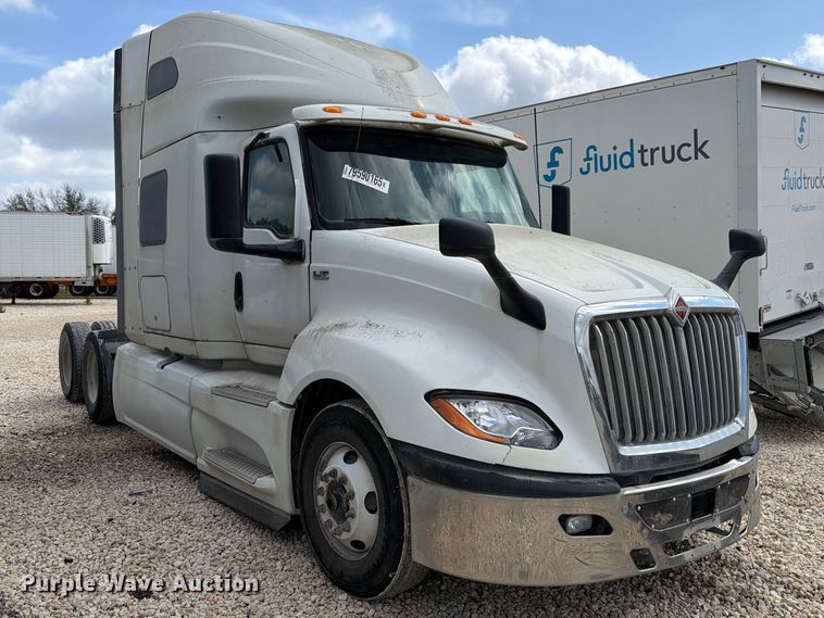 image for item YA2683 2019 International LT625 semi truck