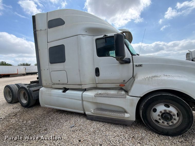 image for item YA2683 2019 International LT625 semi truck