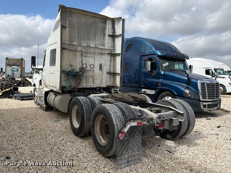 image for item YA2683 2019 International LT625 semi truck