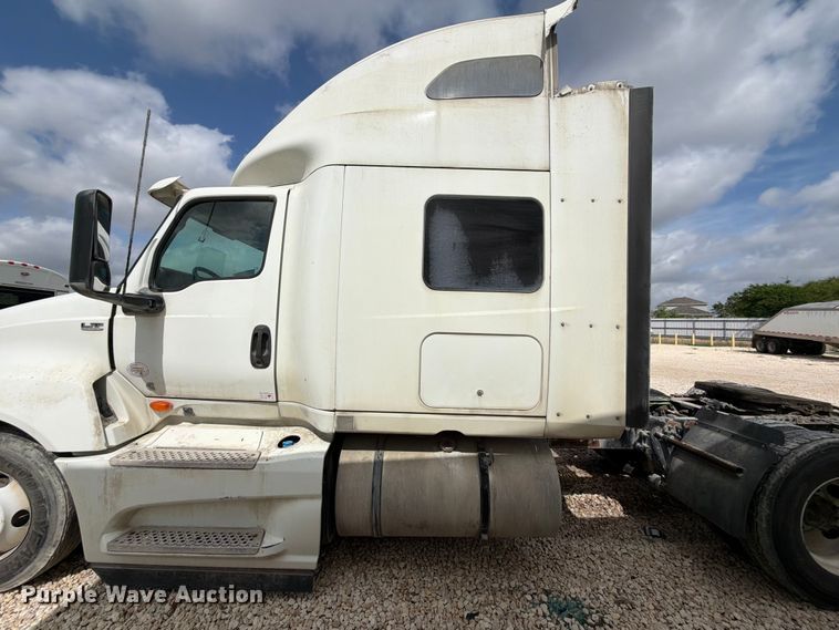 image for item YA2683 2019 International LT625 semi truck