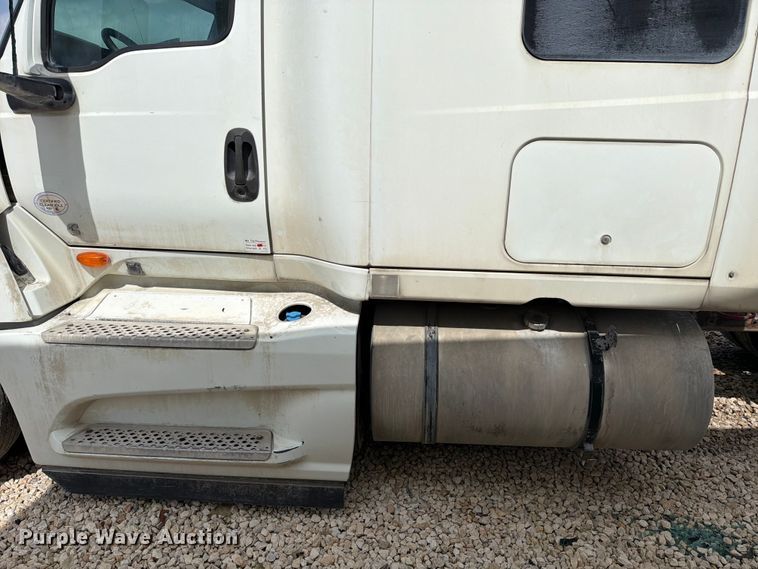 image for item YA2683 2019 International LT625 semi truck