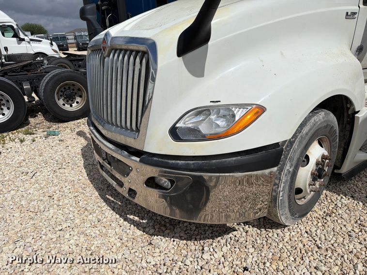 image for item YA2683 2019 International LT625 semi truck