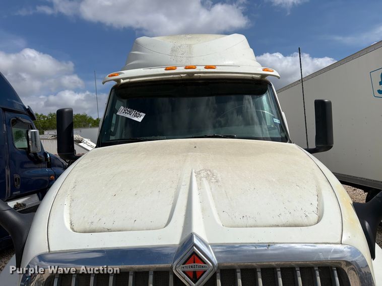 image for item YA2683 2019 International LT625 semi truck