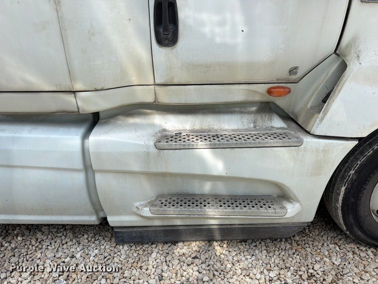 image for item YA2683 2019 International LT625 semi truck