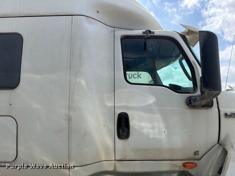 image for item YA2683 2019 International LT625 semi truck