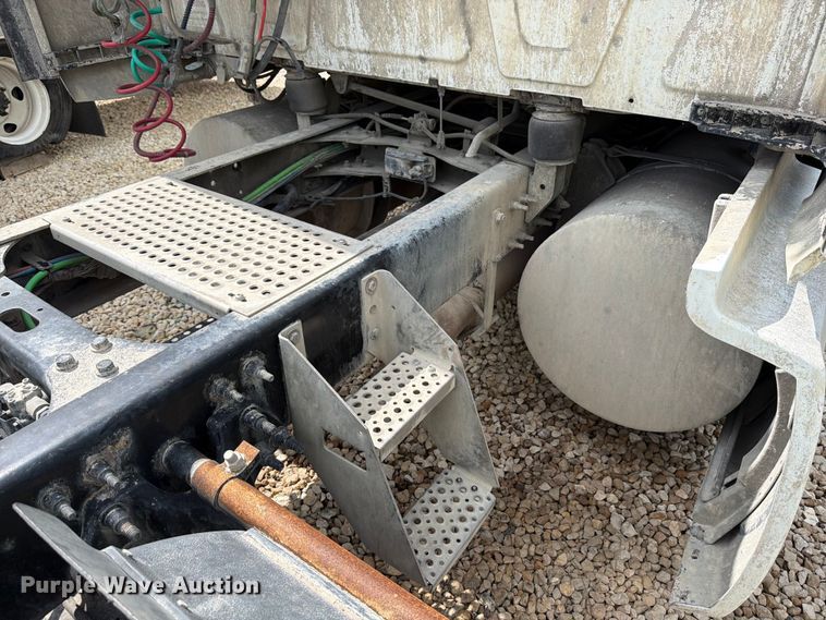 image for item YA2683 2019 International LT625 semi truck